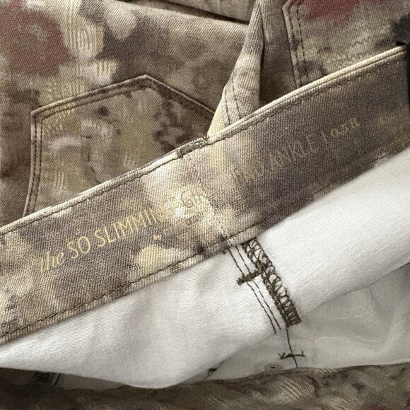 Chicos Women Sz 0.5 US 6 Floral Impression So Slimming Girlfriend Ankle Jean NWT - Picture 12 of 14